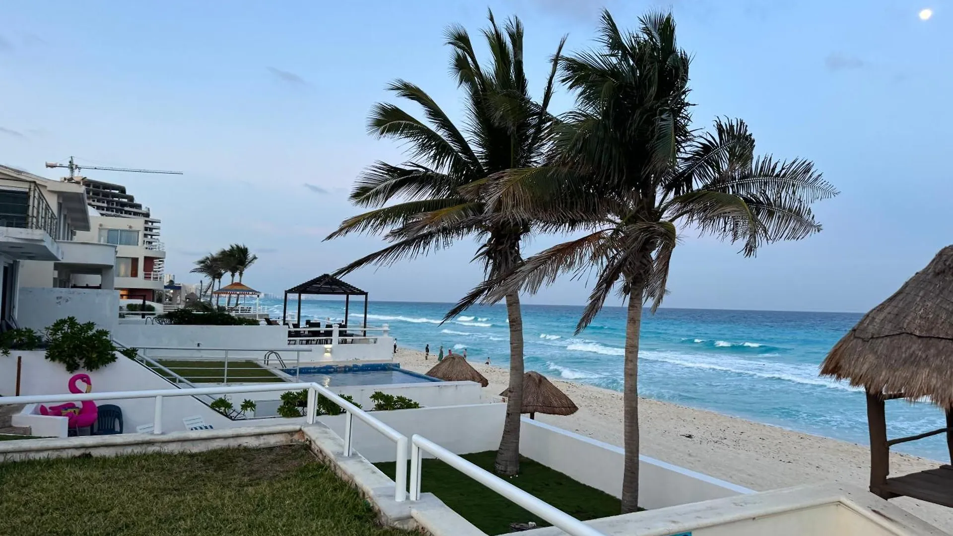 Cancun Beach By Brisas المكسيك